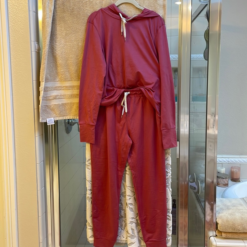 Vuori hoodie and jogger